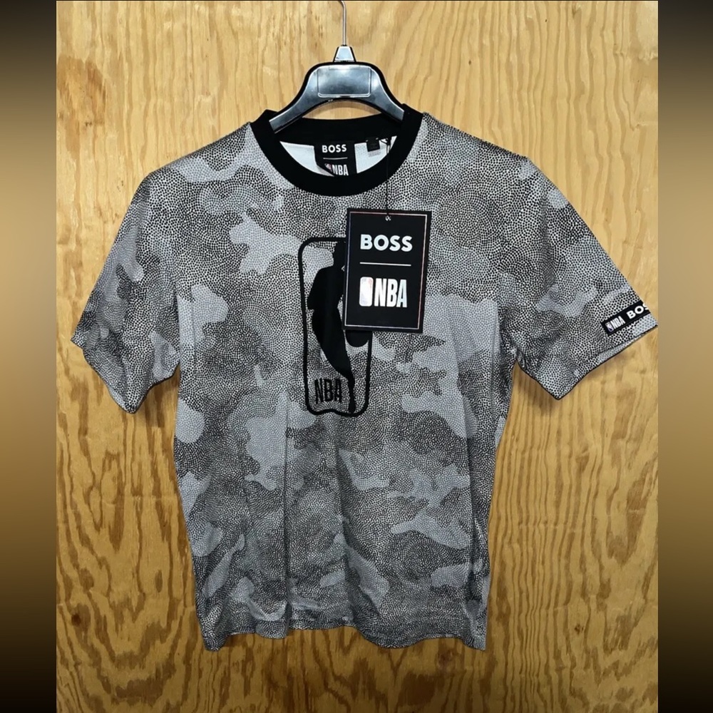 NWT’s Hugo Boss x NBA T Shirt Men’s Size Small